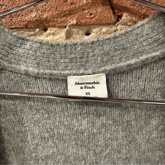 Abercrombie & Fitch Textured Gray Cardigan - Picture 6 of 7